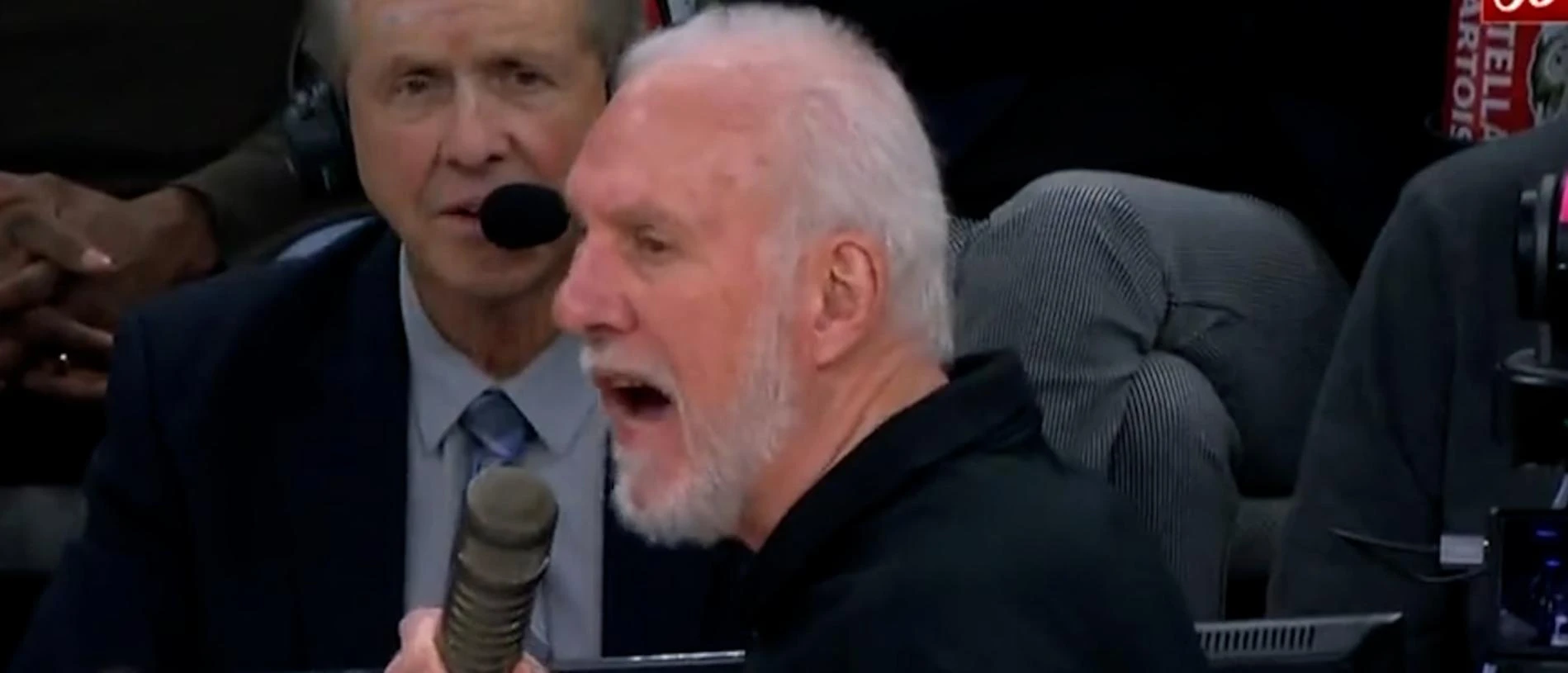 Popovich uzeo mikrofon i upozorio navijače
