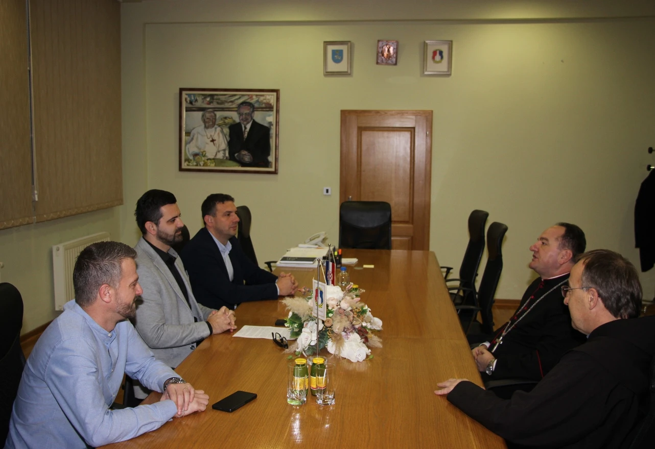 Monsinjor Petar Palić u posjetu Posušju 