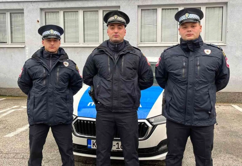 Policajci spasili maloljetnicu iz rijeke 