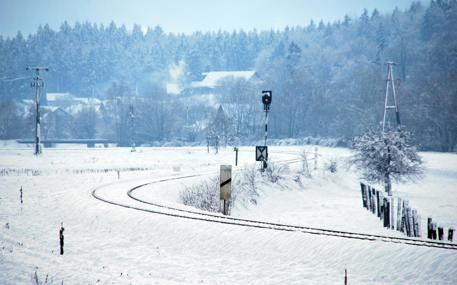 Oblačno i hladno sa kišom, na planinama snijeg