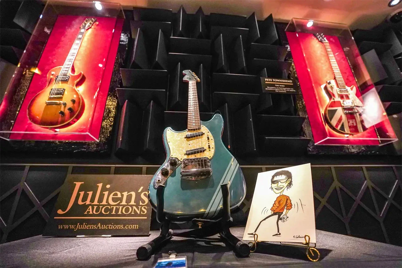 Nakon poderanih traperica, prodana i kultna plava gitara Kurta Cobaina