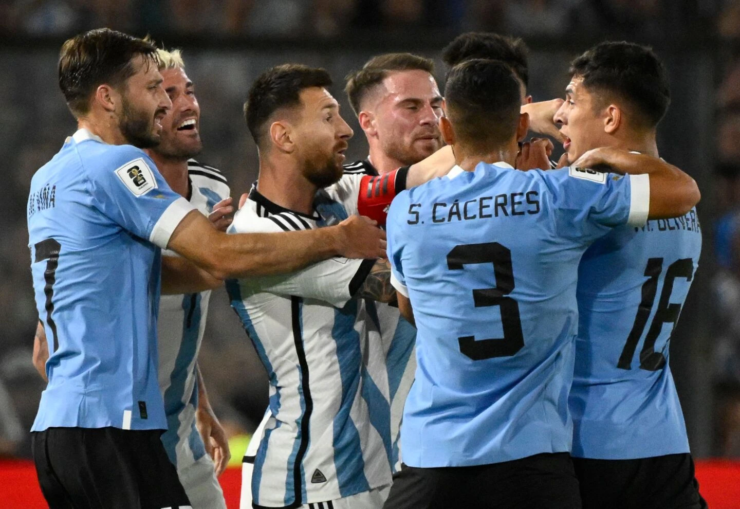 Bielsa srušio Argentinu, Messi hvatao za vrat protivničke igrače