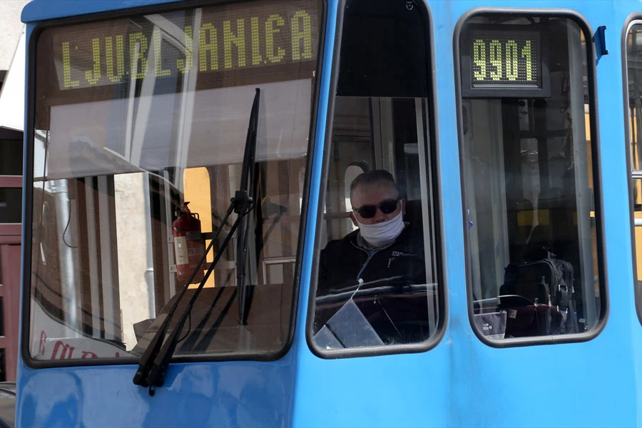 VIDEO | Scene u ZET-ovom tramvaju: Kontrolorka udarila dječaka, prijeti joj otkaz