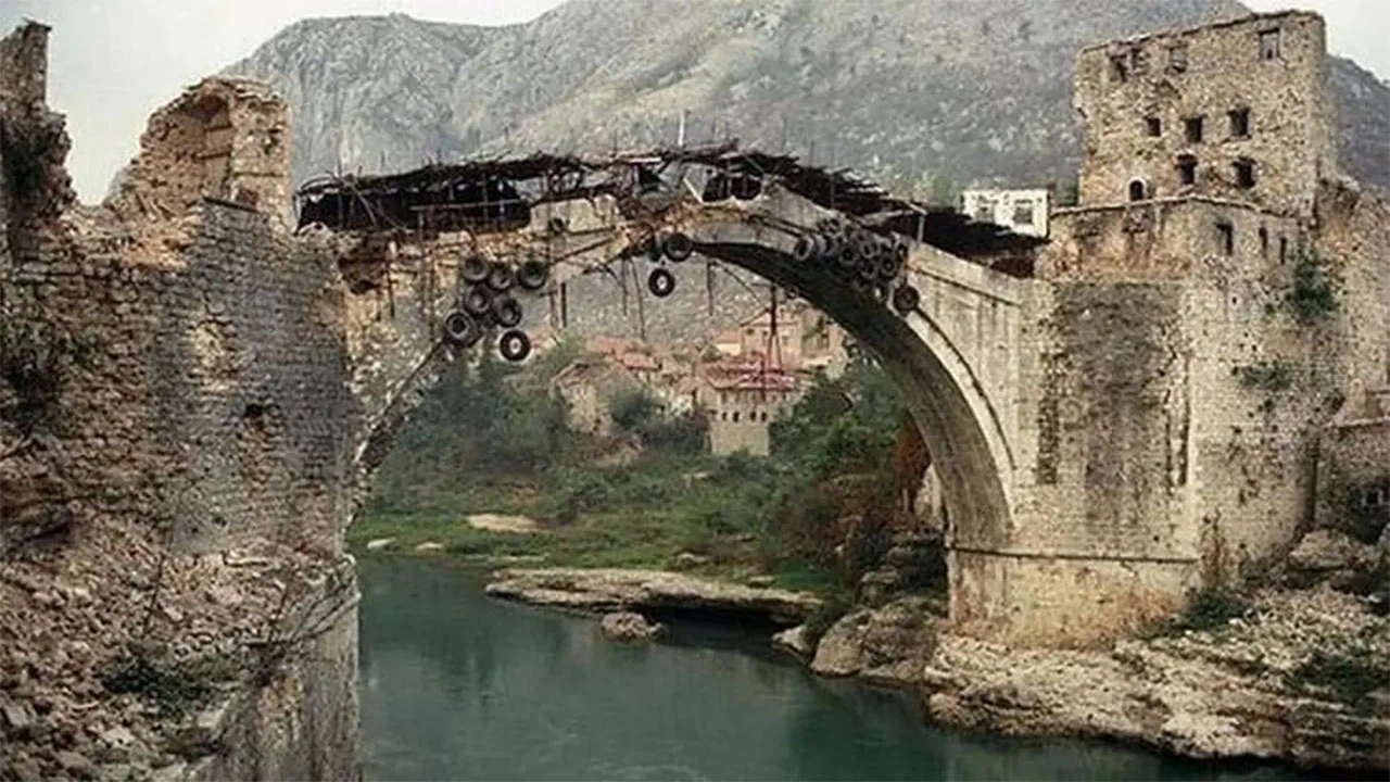 Na današnji dan prije 30 godina srušen Stari most