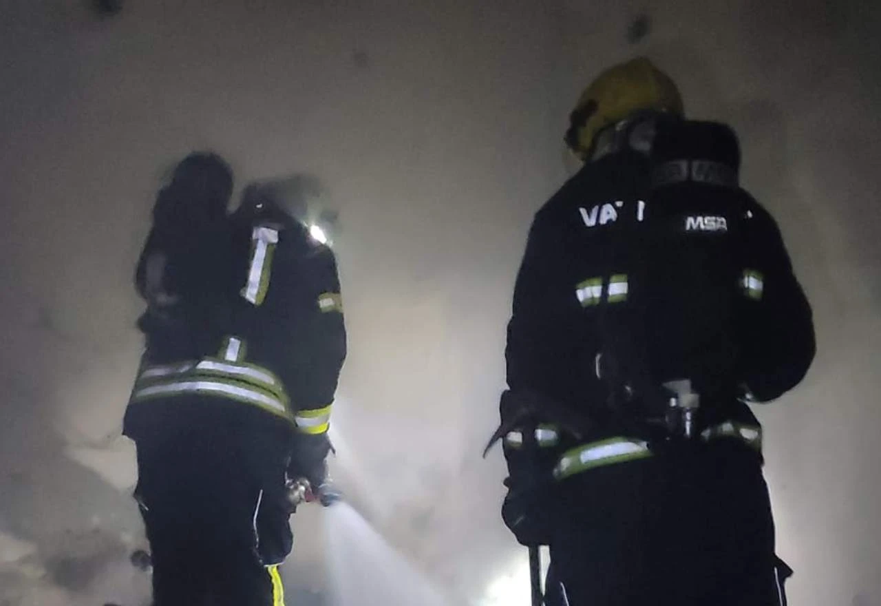 VIDEO | Mostar: Gorjela stambena zgrada, ima više ozlijeđenih