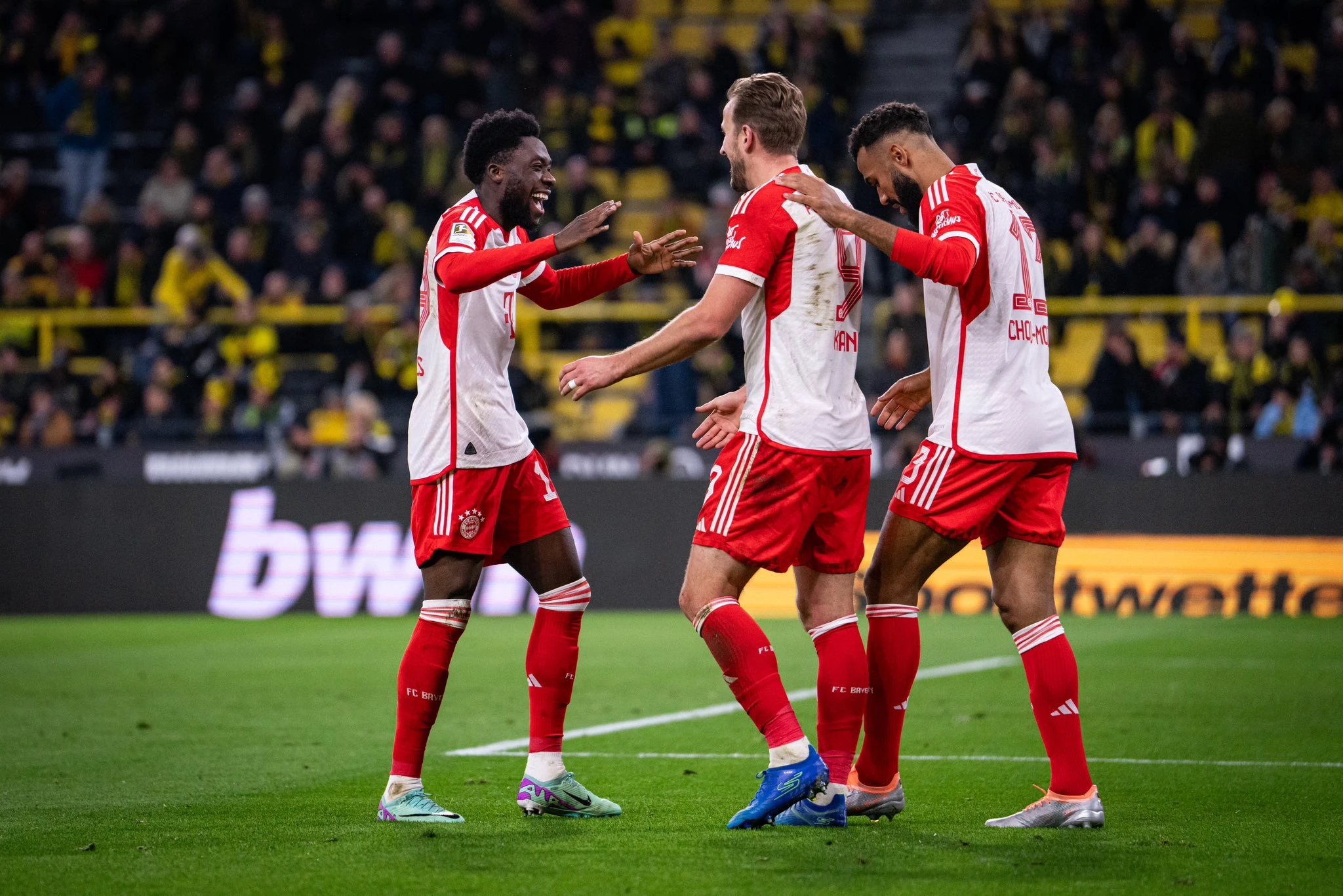 "Hat-trick" Kanea za uvjerljivu pobjedu Bayerna u Dortmundu