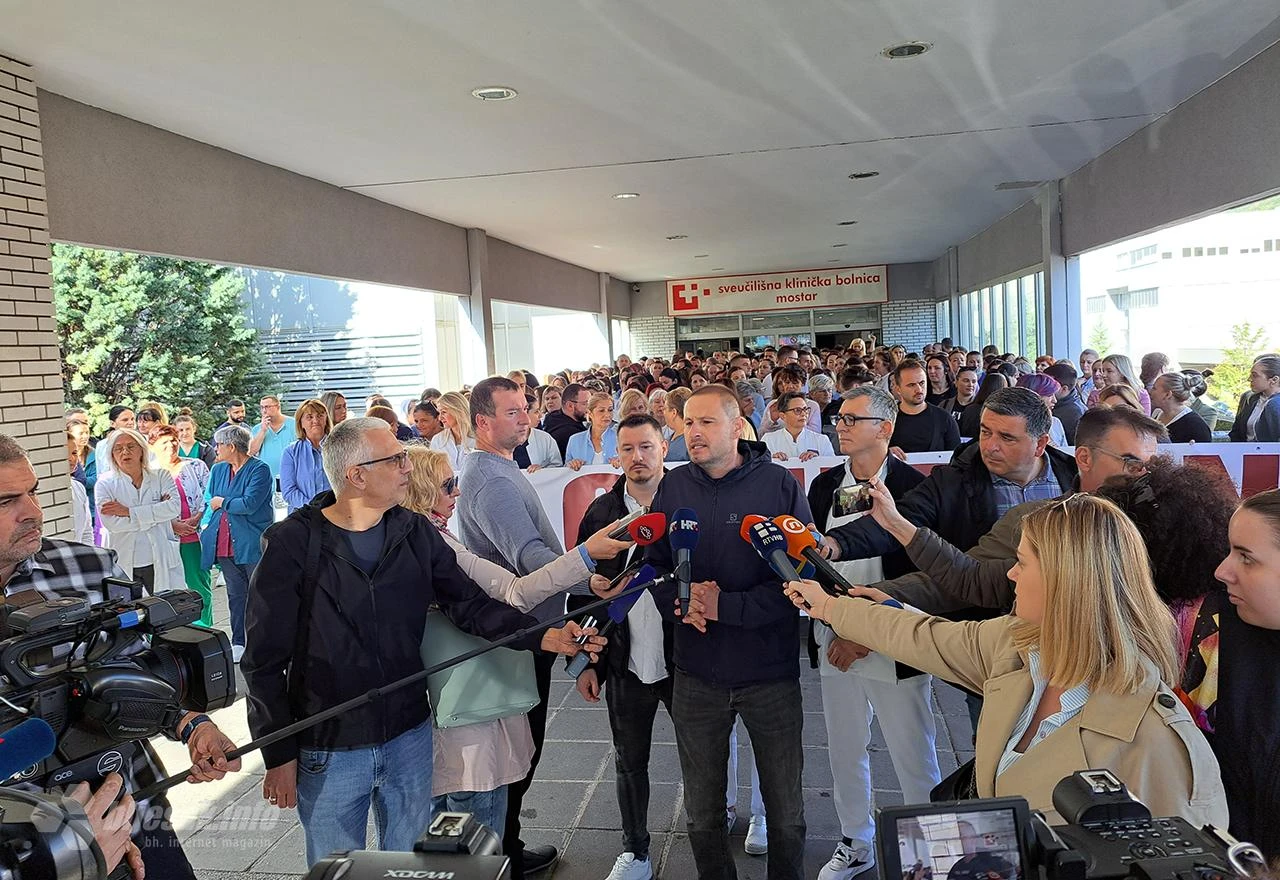 FOTO/VIDEO | Zdravstveni radnici HNŽ: ''U ponedjeljak idemo pred Vladu, neka se stide''