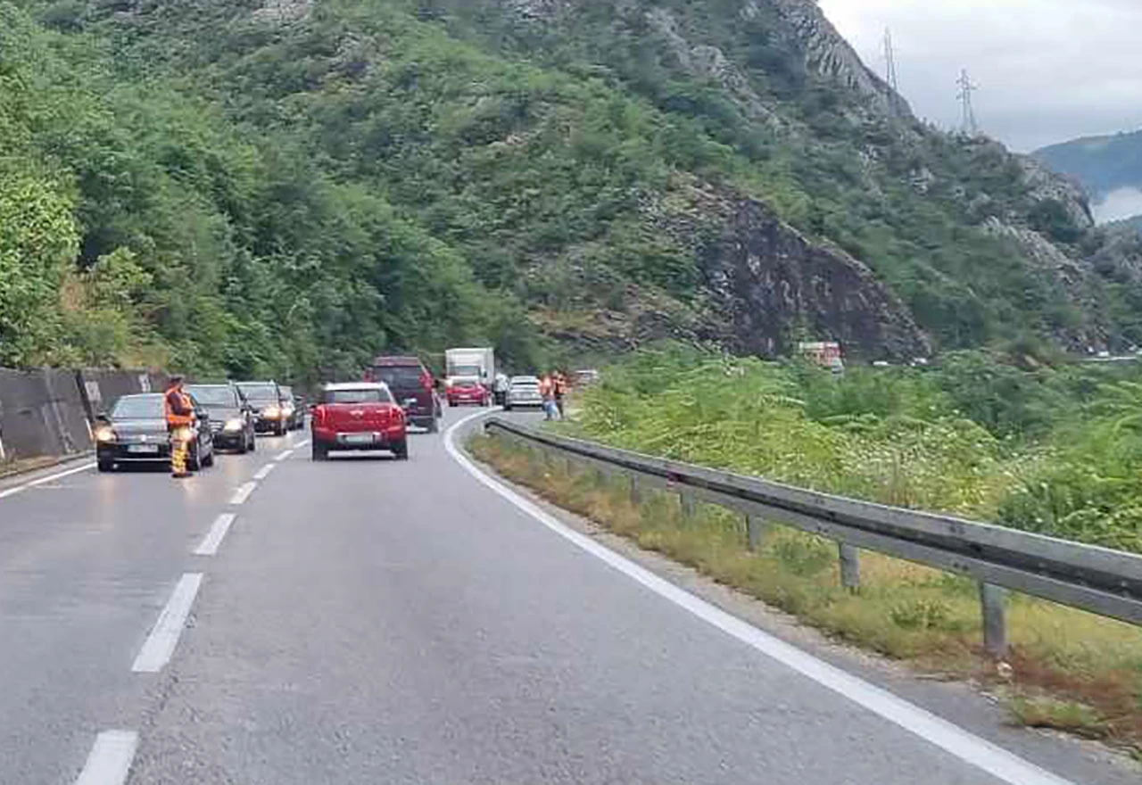 Kolnici mokri i skliski, ima i odrona