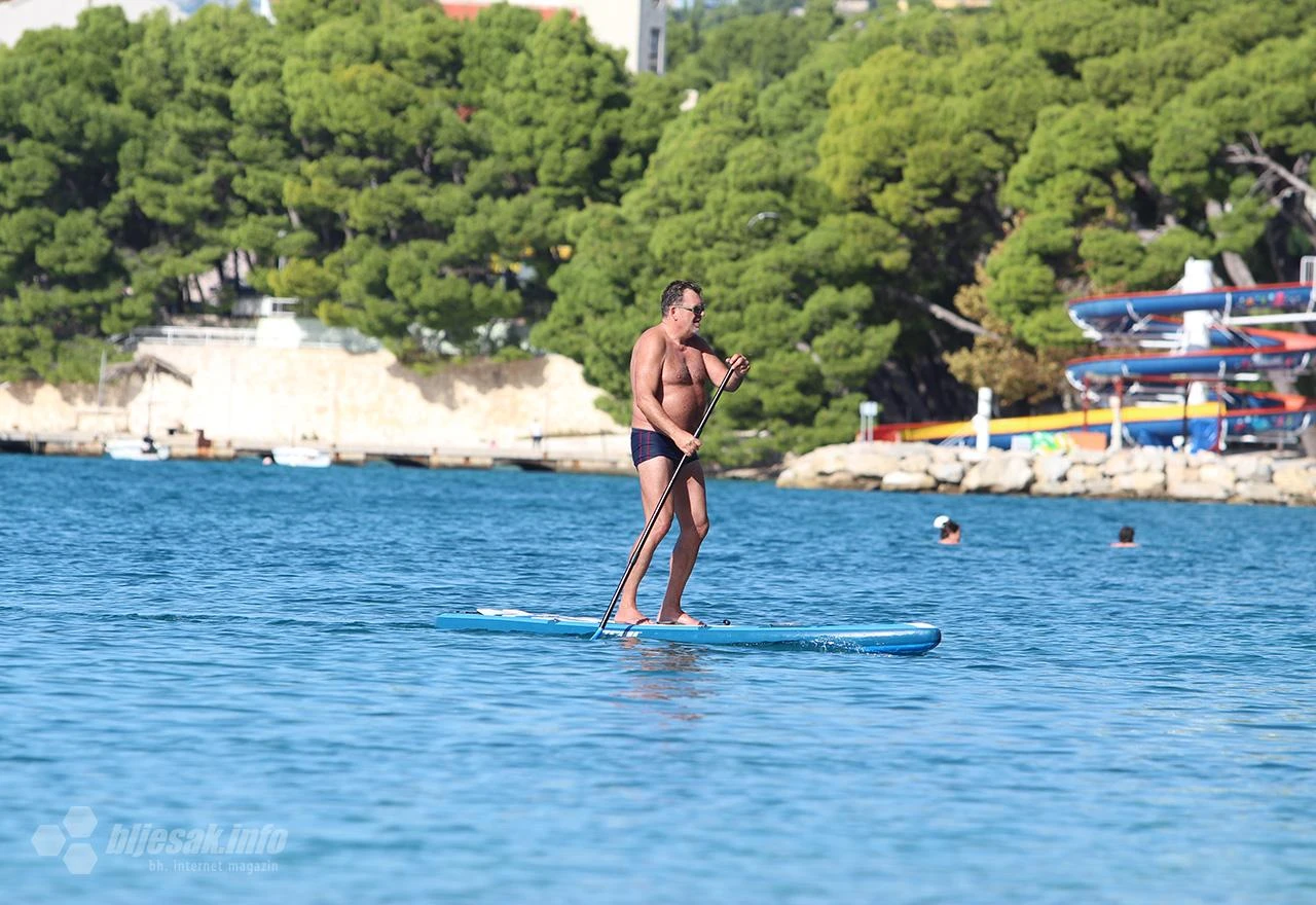 FOTO| Makarske plaže pune, a more i dalje privlači