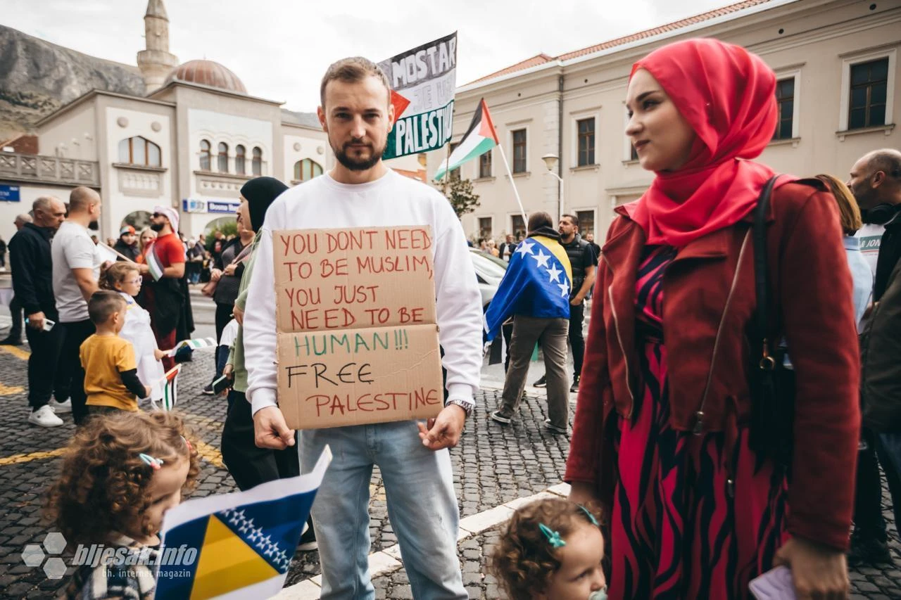 VIDEO | Skup podrške Palestini u Mostaru: "Allahu ekber" odjekivalo ispod Starog mosta