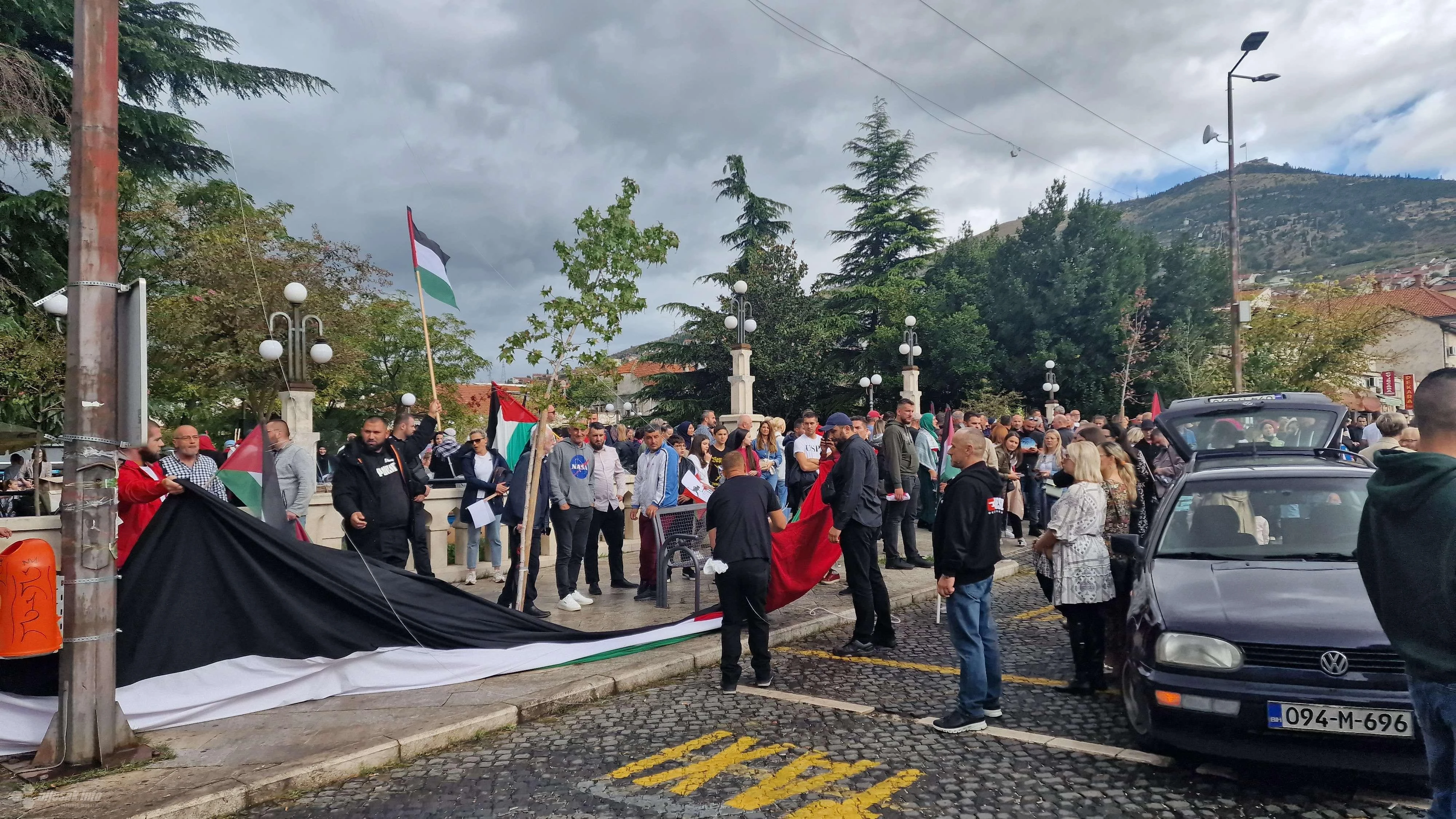 FOTO/VIDEO | Unatoč zabrani - Mostarci daju podršku Palestini