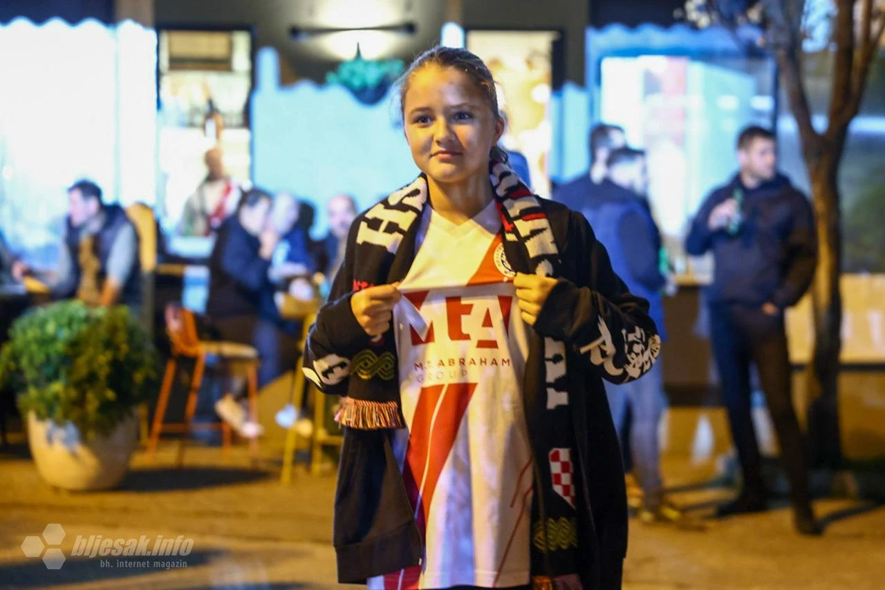 FOTO | Navijači u velikom broju stižu na stadion: Vatrena podrška za Plemiće
