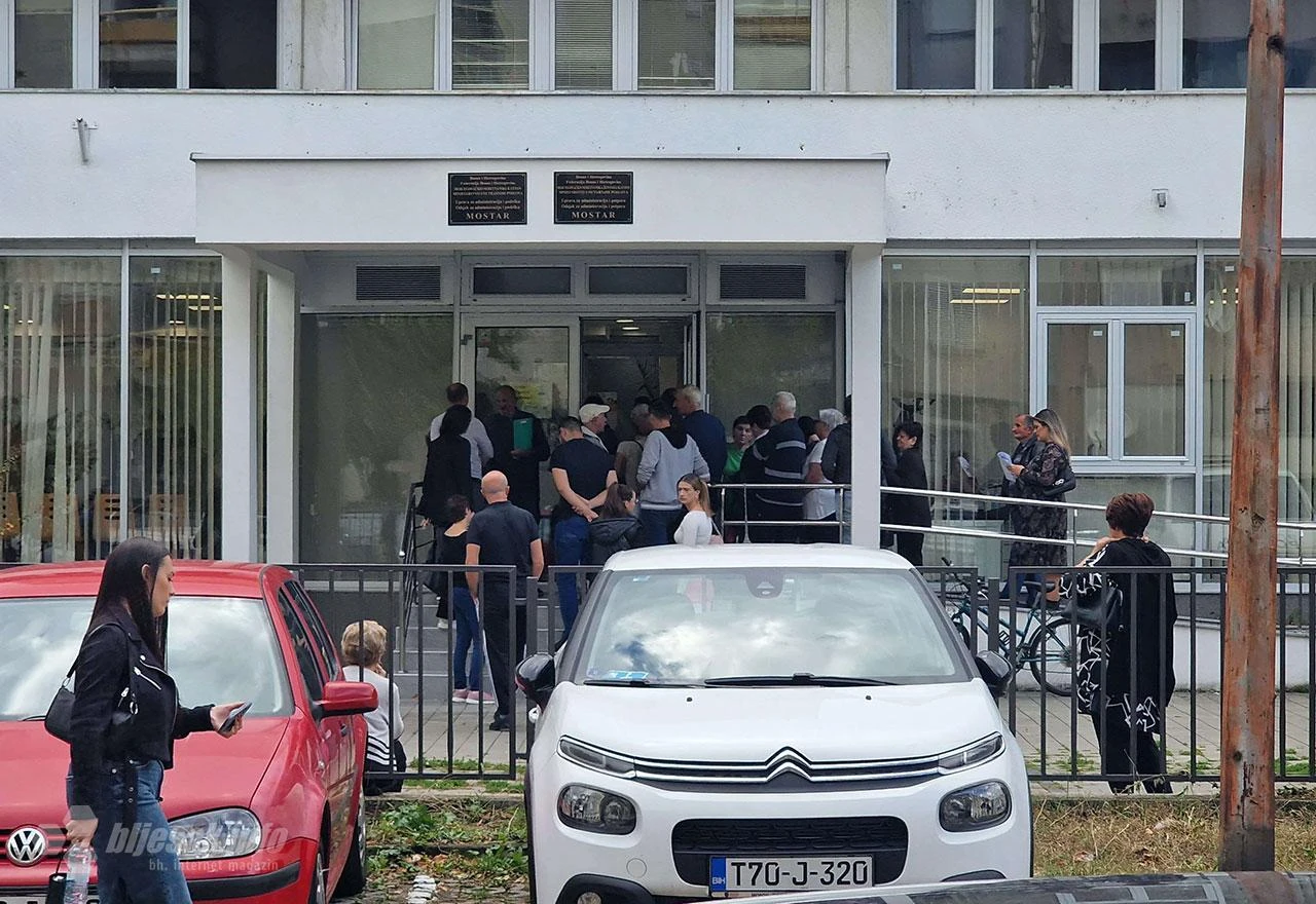 Mostar: Gužva u CIPS-u, svi žele pomoć
