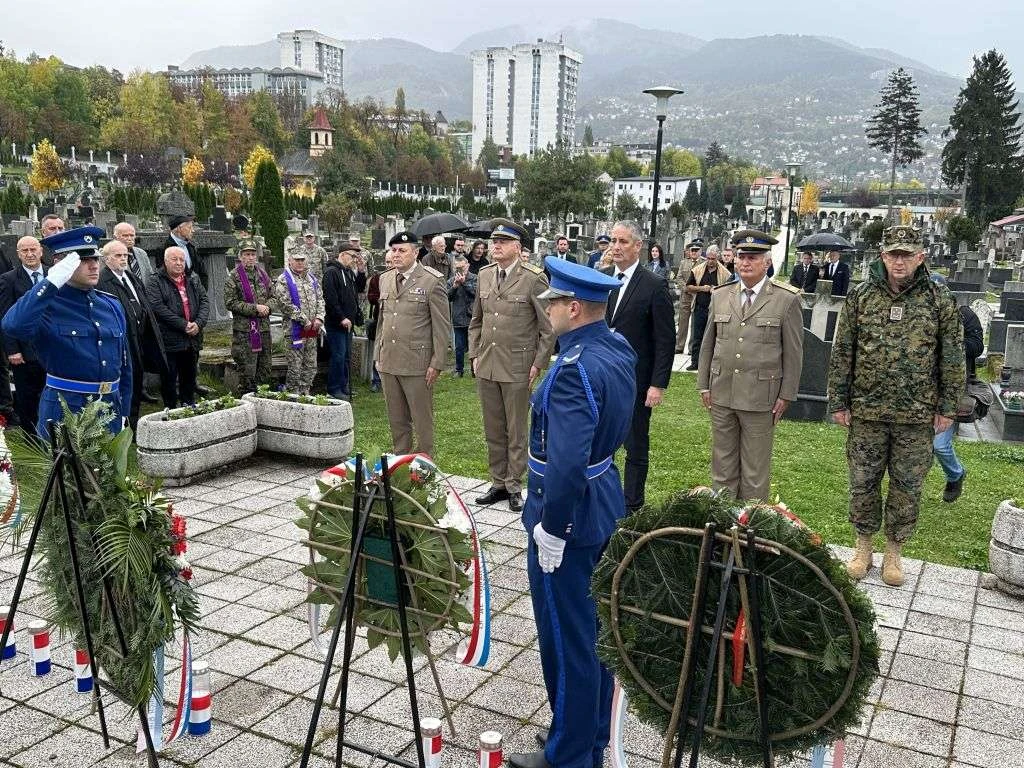 Započelo u Sarajevu završava u Mostaru: OSBiH obilježava blagdan Svih svetih 