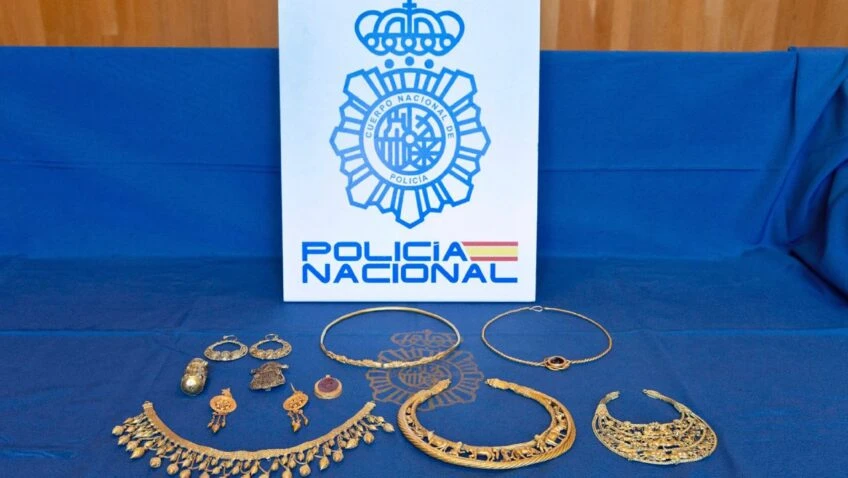 Policija zaplijenila antički nakit, vrijedan 60 milijuna eura. U krađi je sudjelovao i svećenik