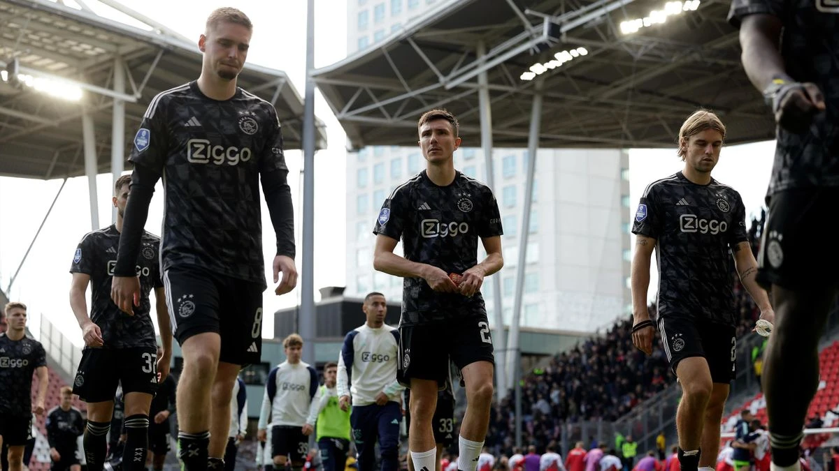 Ajax tone sve dublje