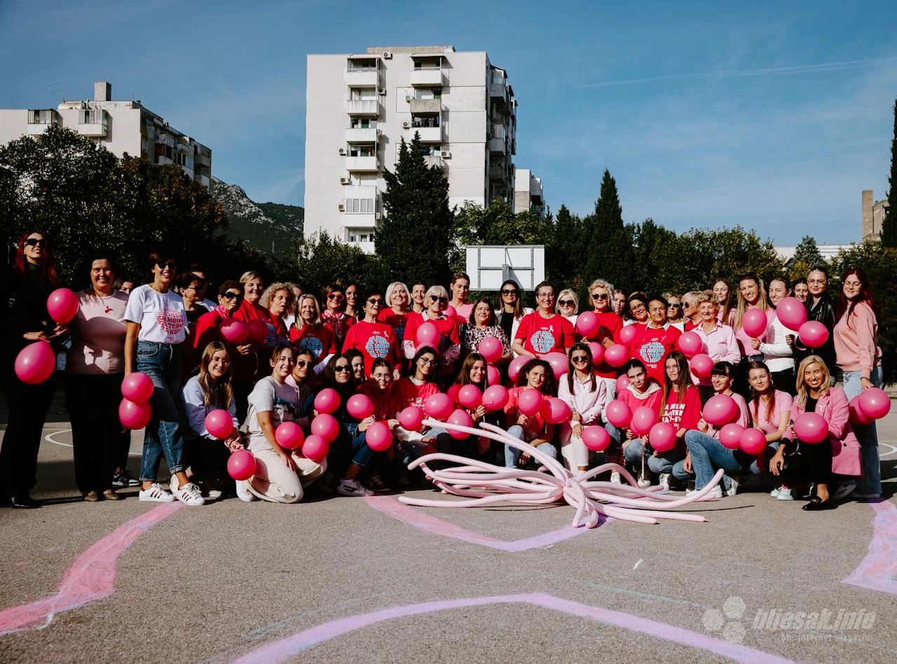 Mostar: Napravljena milenijska fotografija podrške oboljelima od raka dojke