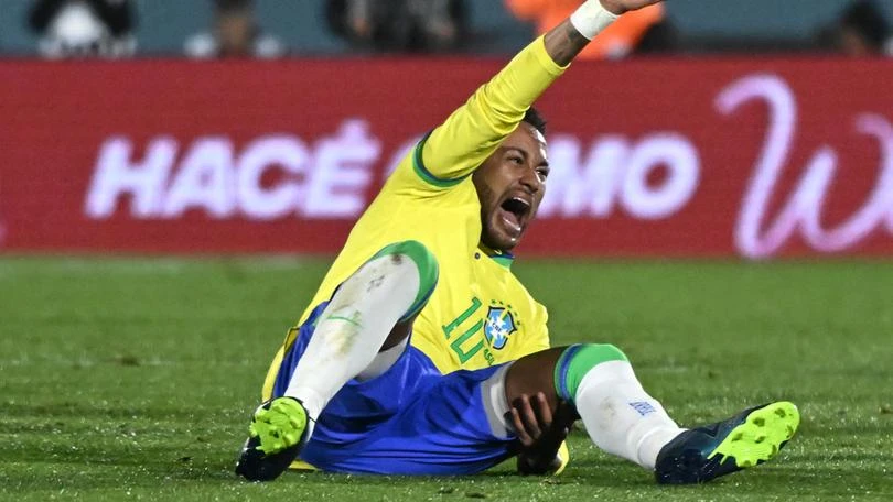 Brazil izgubio nakon 22 godine, Neymar na nosilima 