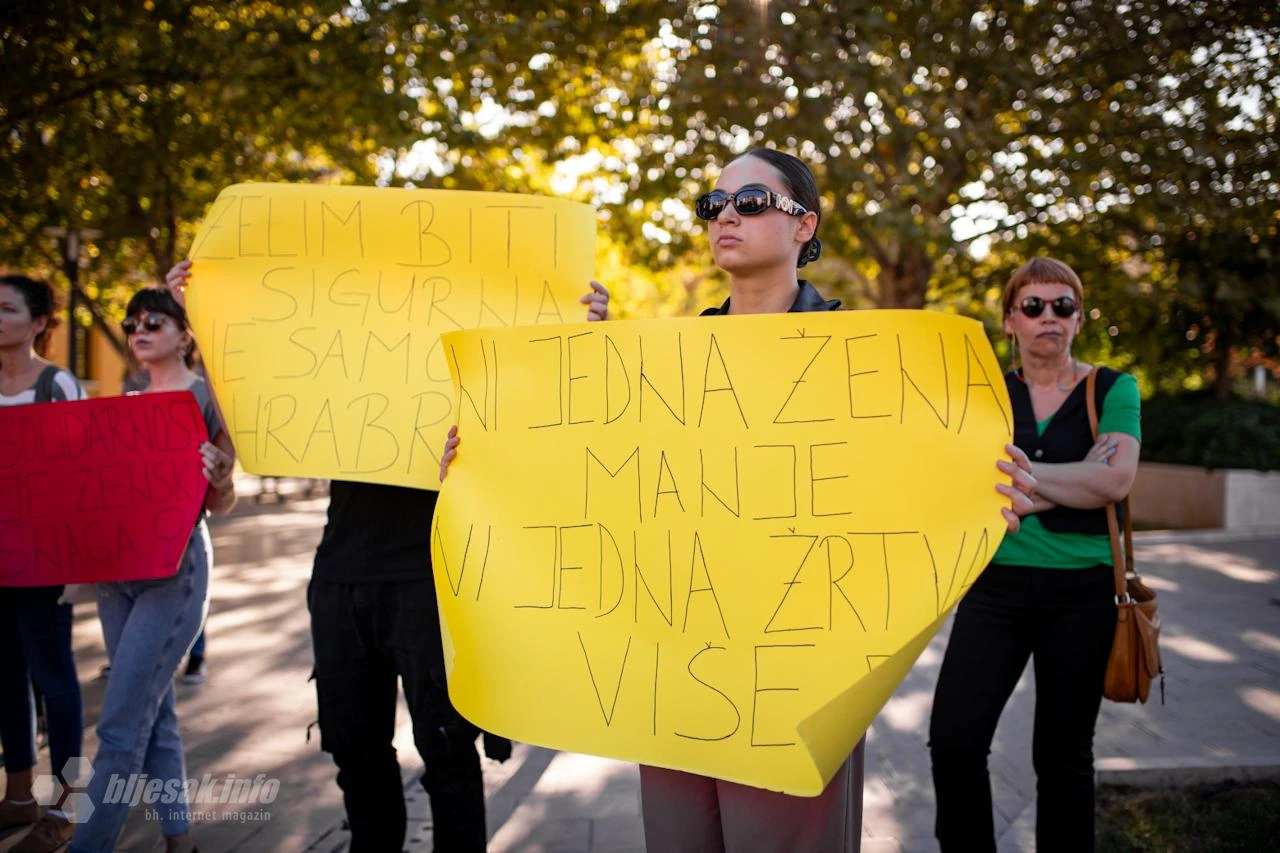 FOTO | Poruka iz Mostara: Žrtve moraju biti zaštićene, a počinitelji kažnjeni! 