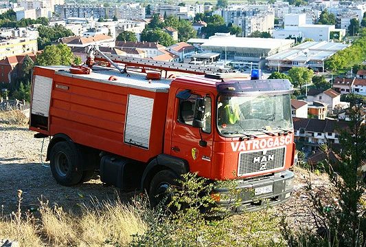 Čapljina: Vatrogasci otvorili auto i spasili bebu