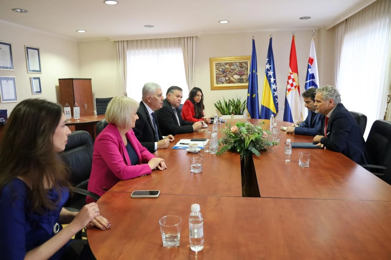 Čović sa Sattlerom u Mostaru - Hrvatski dužnosnici usmjereni na 14 prioriteta