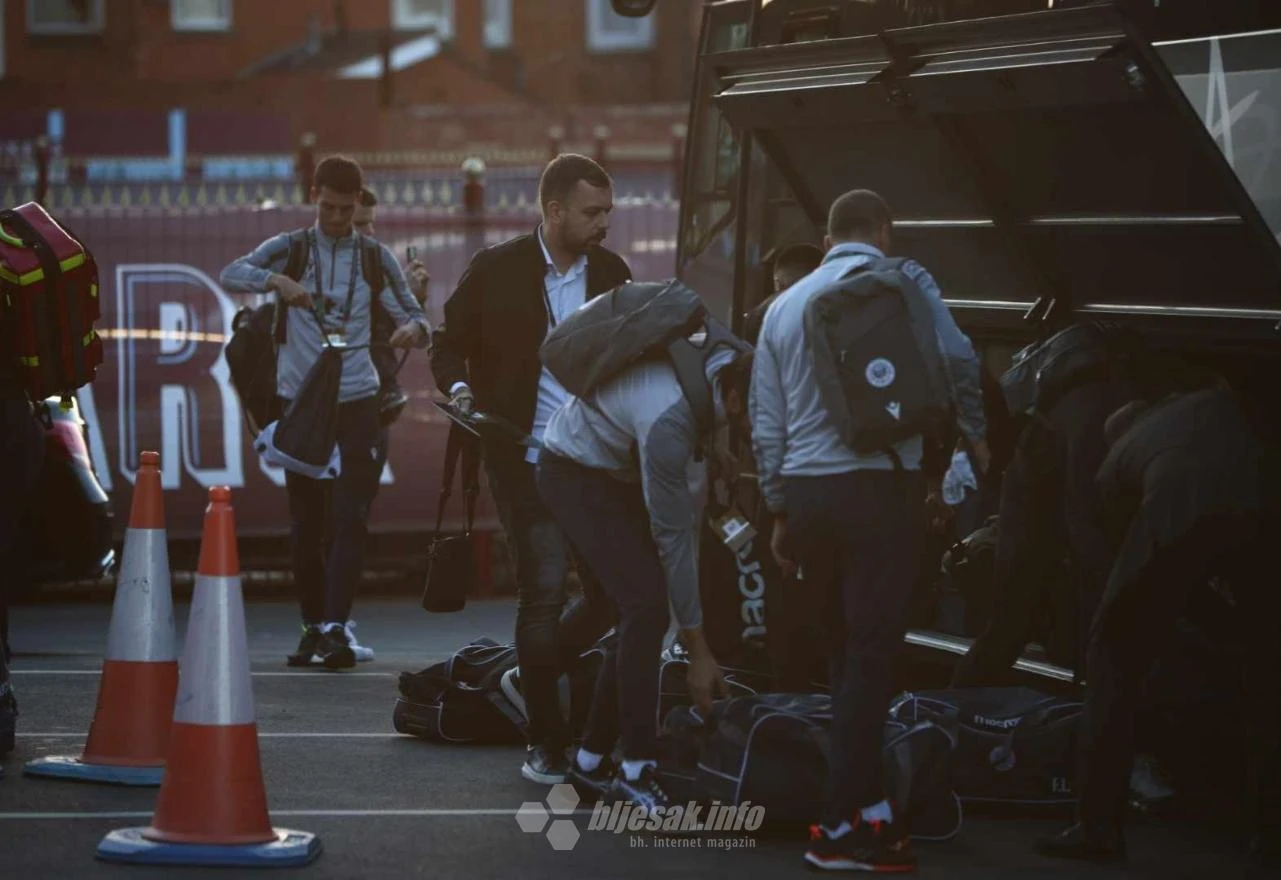 FOTO | Plemići stigli na Villa Park
