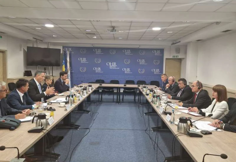 Bećirović sa Schmidtom: Međunarodna zajednica treba što prije djelovati