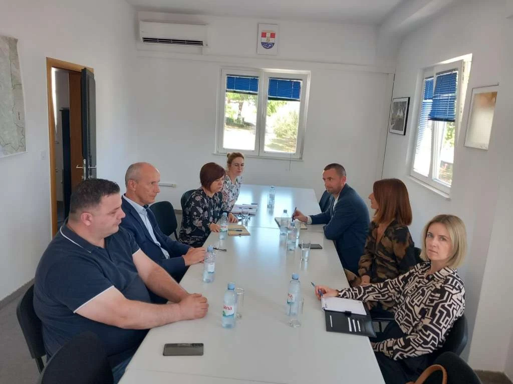 Ministrica Katić s načelnicima Ravno i Neuma: Razgovarano o prometnici Ravno - Hutovo