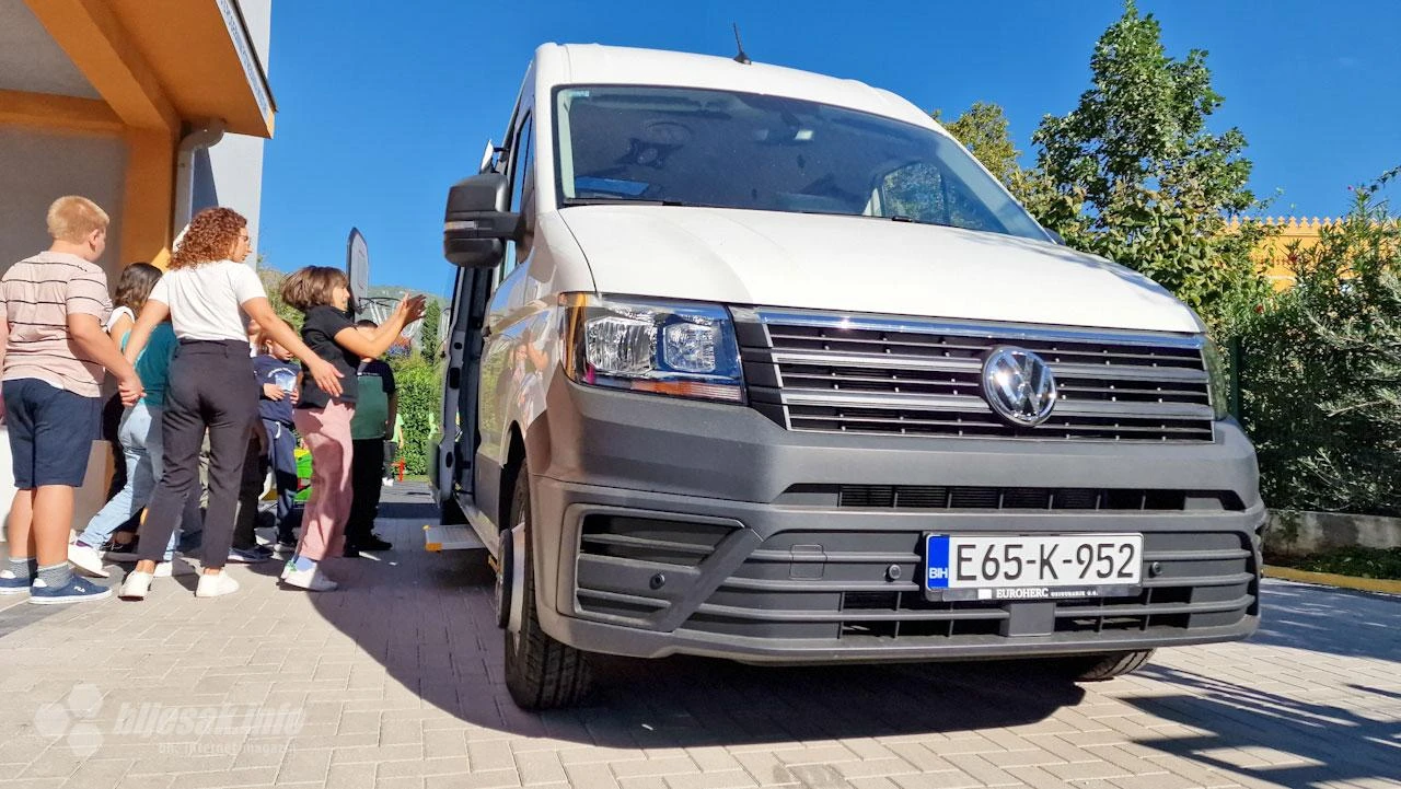 Stiglo specijalizirano vozilo za polaznike OŠ za djecu s posebnim potrebama u Mostaru 