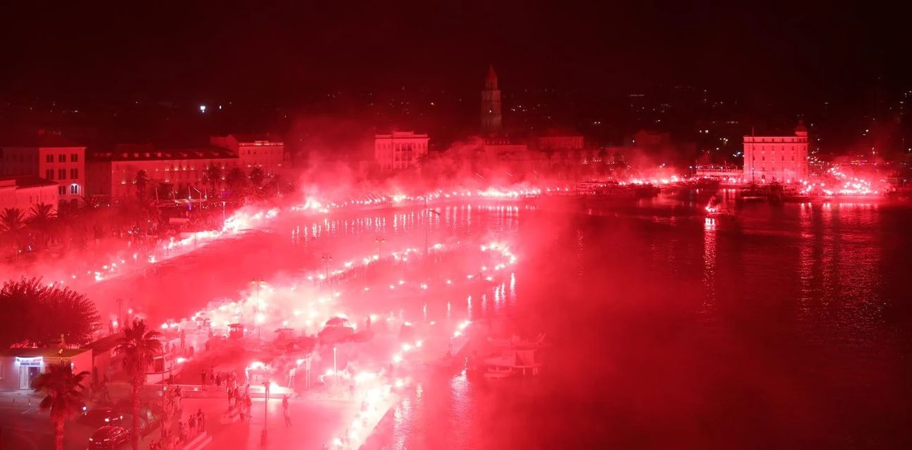 Torcida "zapalila" Rivu pred Dinamo