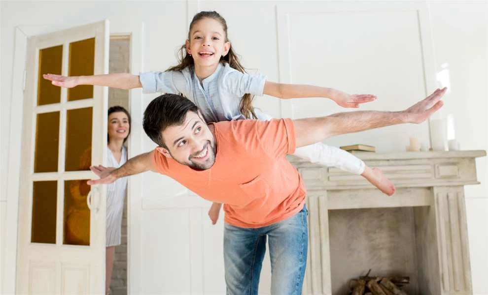 Kad se igraju s tatom, djeca dobivaju bolje ocjene u školi