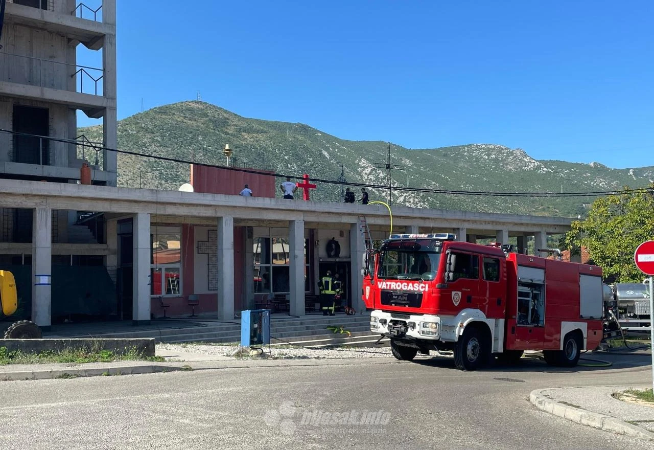 Ugašen požar u crkvi na Bijelom brijegu: Zapalila se izolacija 