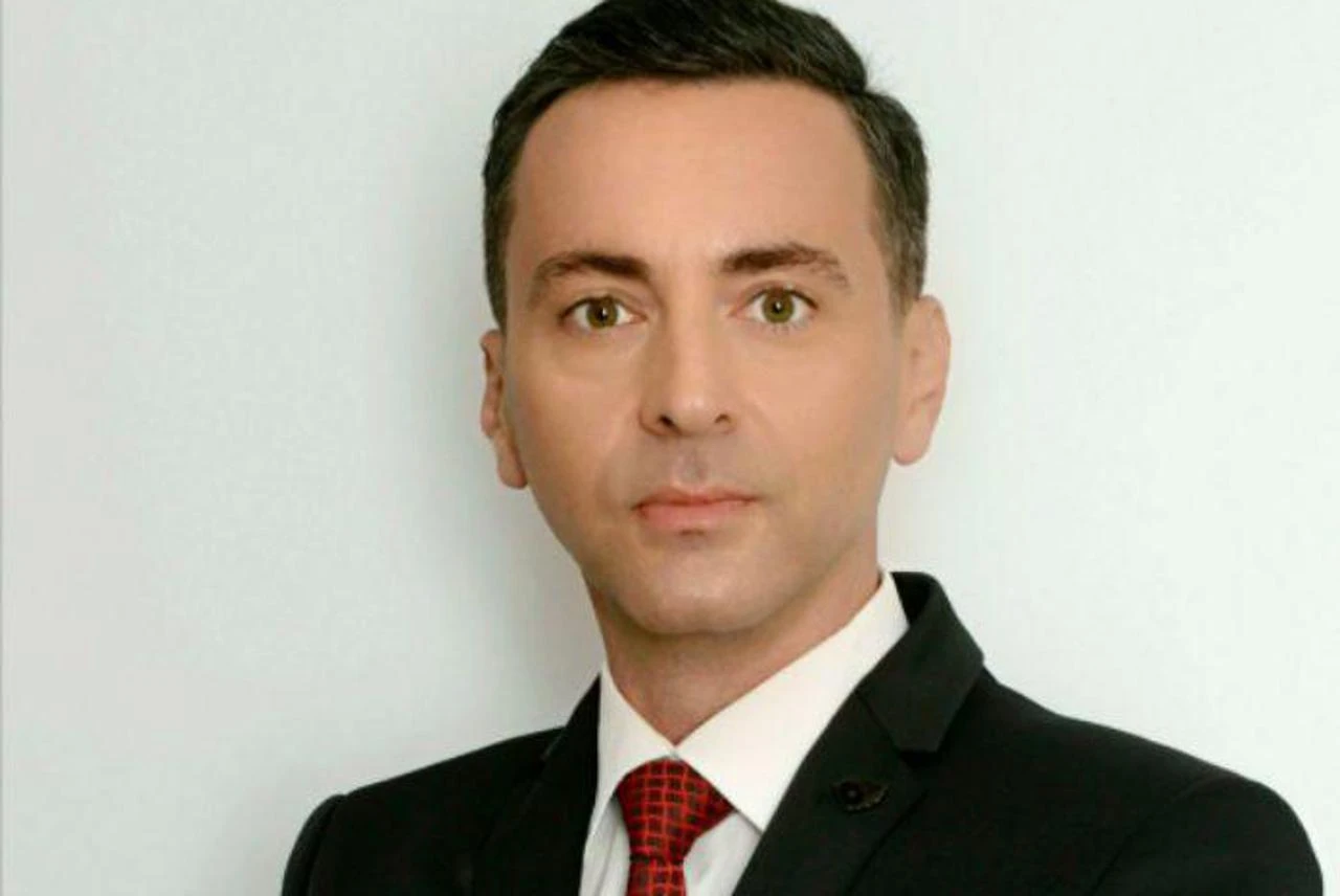 Velibor Milivojević traži da mu se materijali dostavljaju na ćirilici i srpskom jeziku
