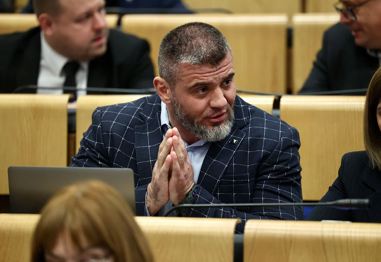 Zildžić: Iskaznica je falcifikat, a slika mi je ružna