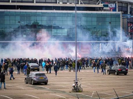 Navijači Ajaxa pokušali napasti igrače