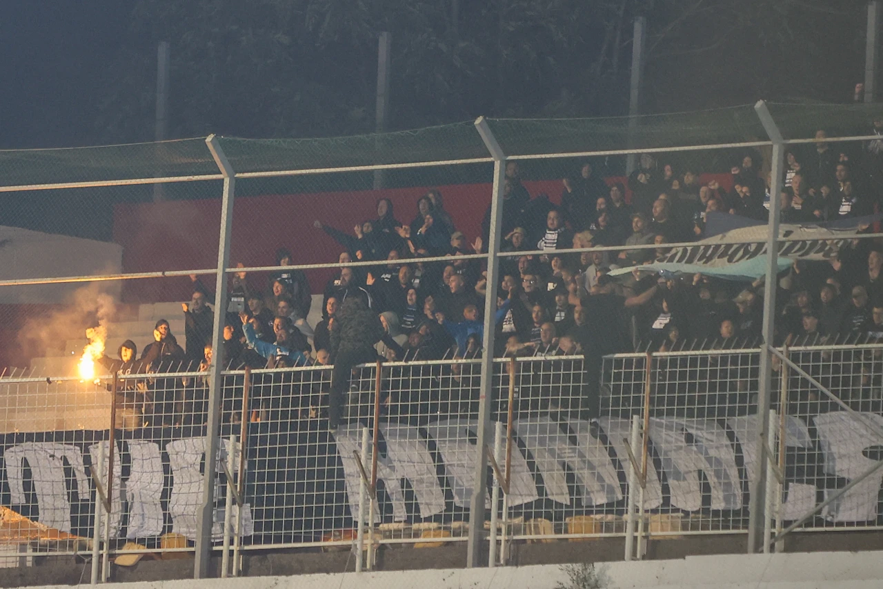 Huligani iz Sarajeva demoliraju tribine Zrinjskog