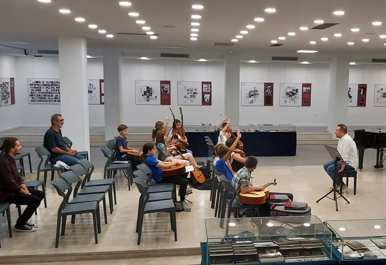 Mostarski mališani učili od svjetski priznatog gitariste 