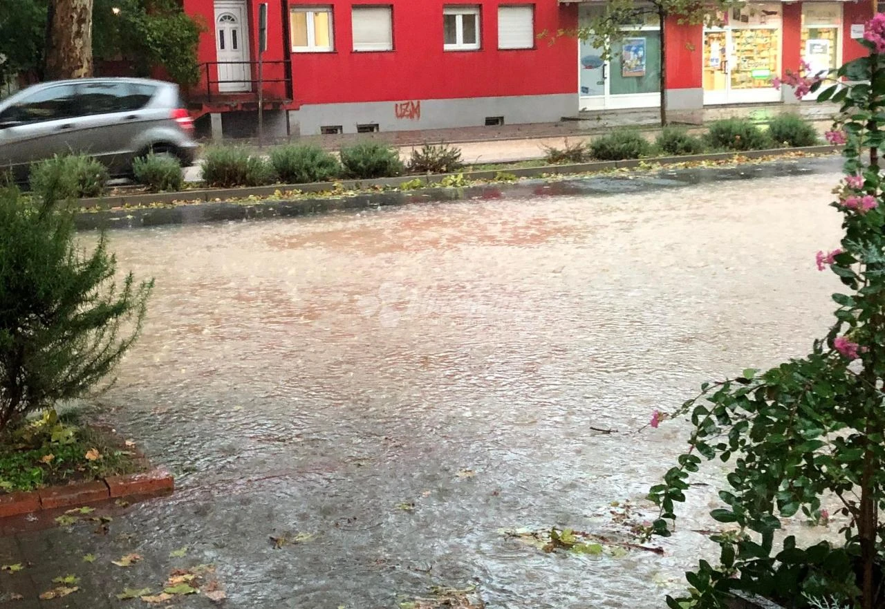 Mostar: Avenija pod vodom