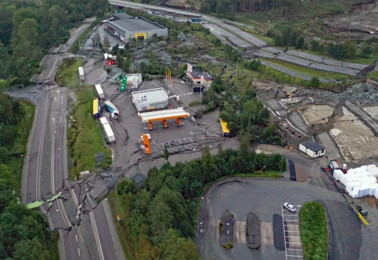 Urušila se autocesta, helikopterima spašavali ljude 