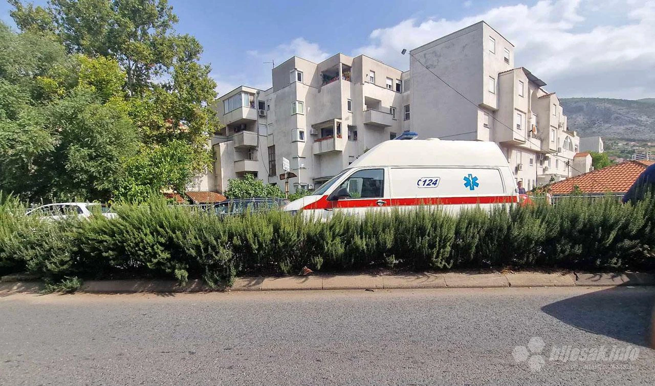 Mostar: Renaultom u stup javne rasvjete