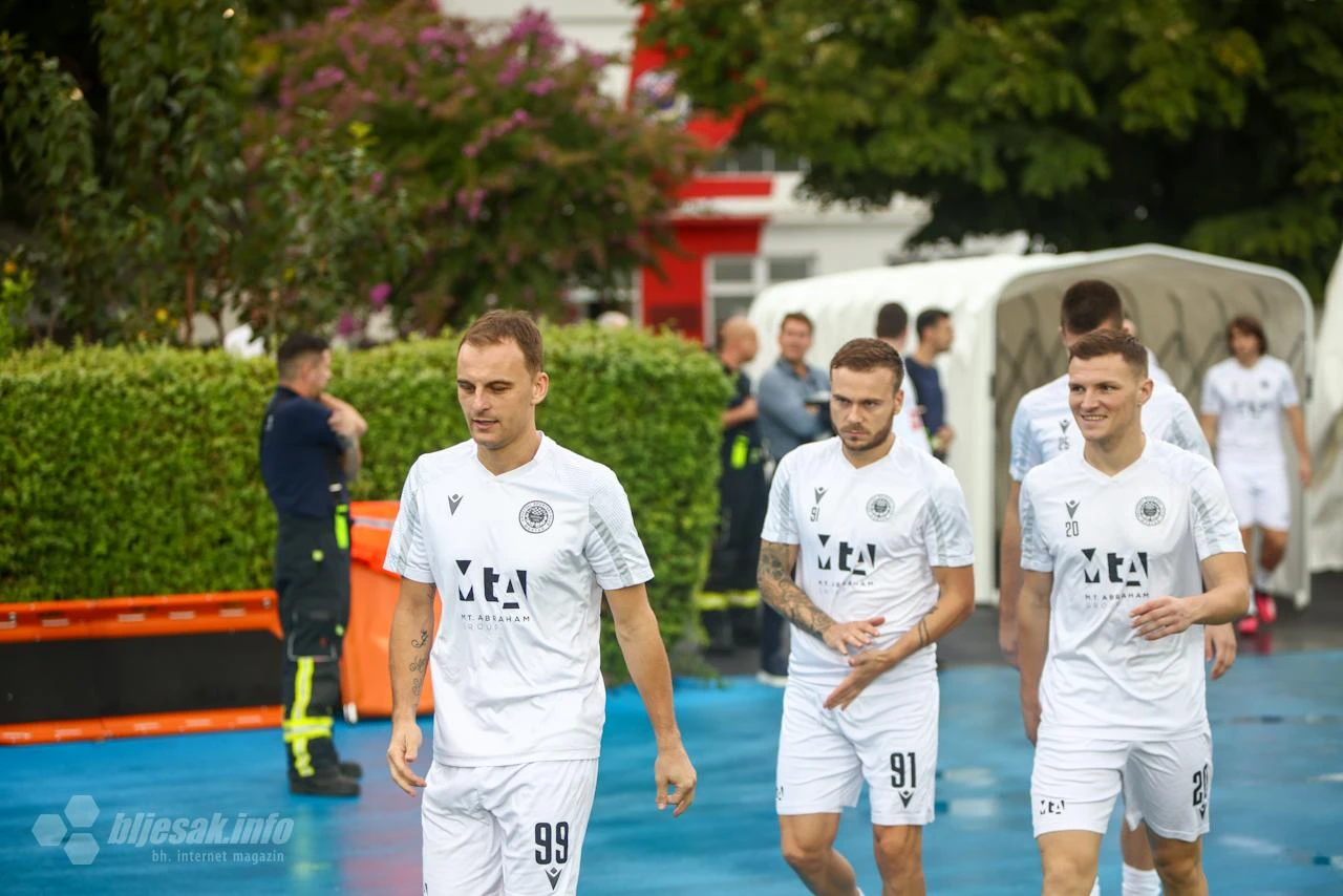 FOTO| Zagrijavanje uoči povijesne utakmice