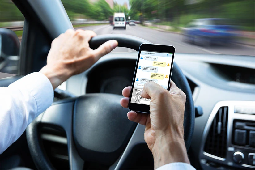 Mladi  opsjednuti: Nakon 15 minuta vožnje moraju provjeriti mobitel