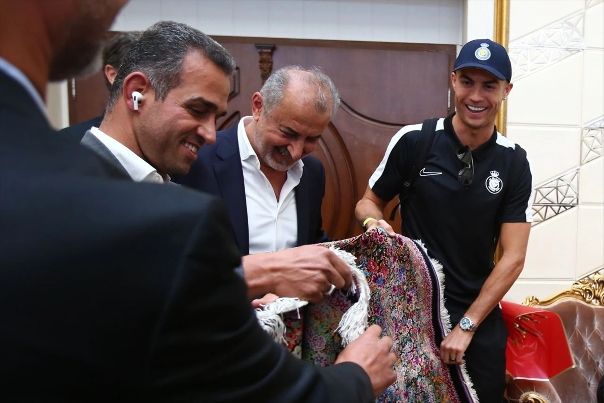 Ronaldo u Iranu na poklon dobio tradicionalni perzijski tepih
