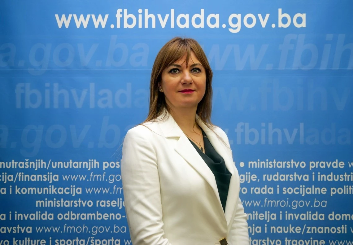 Novalićeva ''beba'' - Tajnica Vlade je predsjednica vijeća koje je donijelo Odluku o poskupljenju registracije