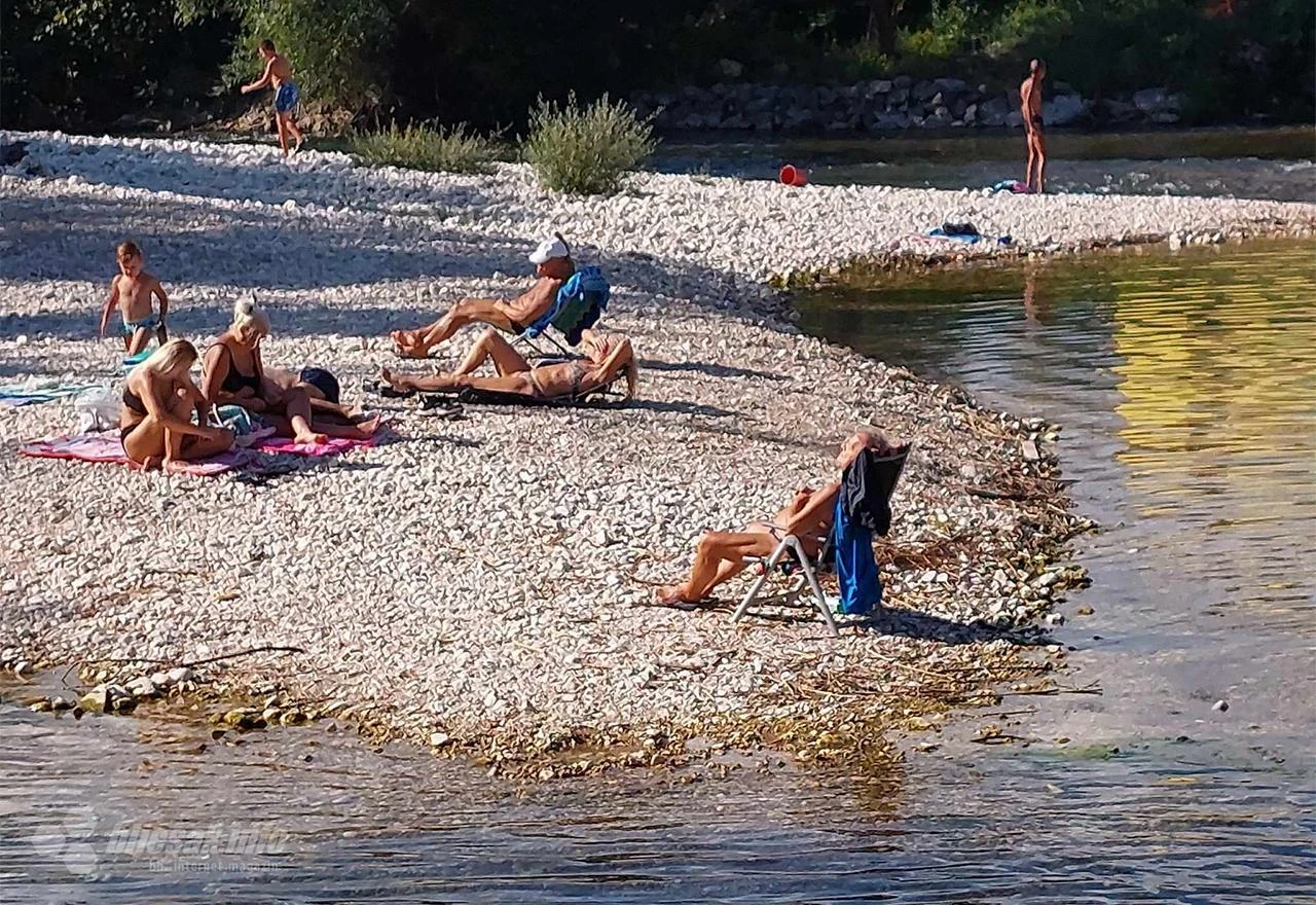 FOTO | Kupalište na Buni i ove nedjelje puno kupača, izletnika i rekreativaca