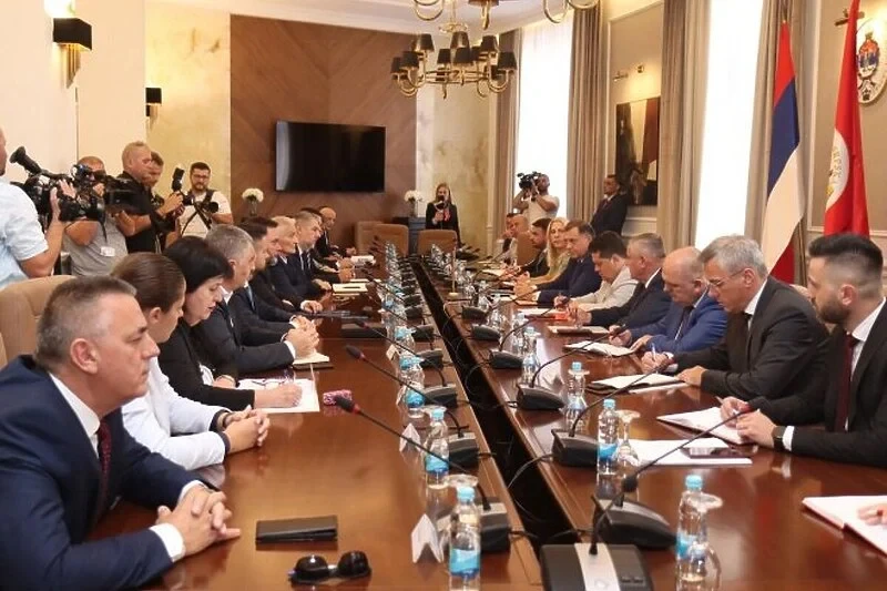Dodik se sastao sa Srbima iz državnih i entitetskih institucija