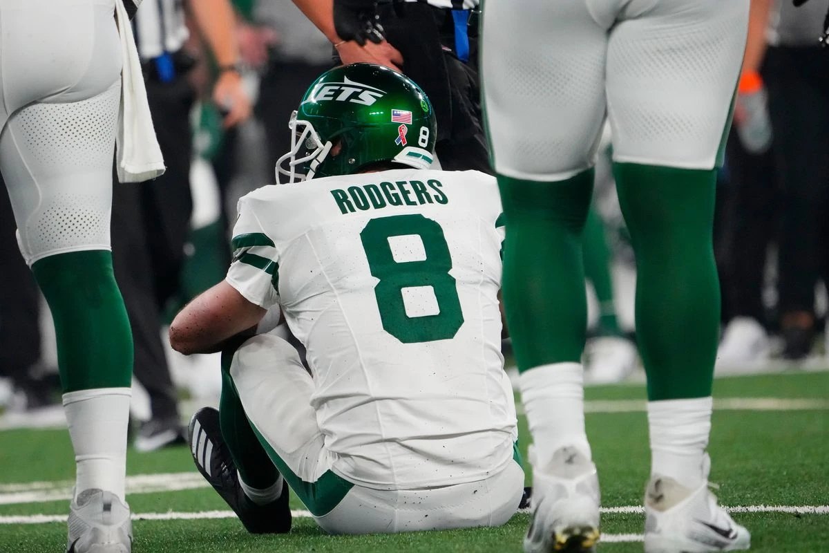 Jetsi očajni, Rodgers se ozlijedio nakon četiri minute