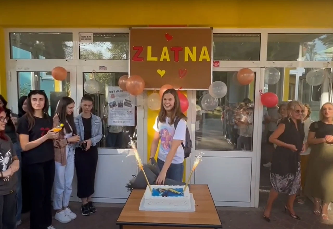 VIDEO | Kolege iz gimnazije u Mostaru Lani Pudar priredili iznenađenje