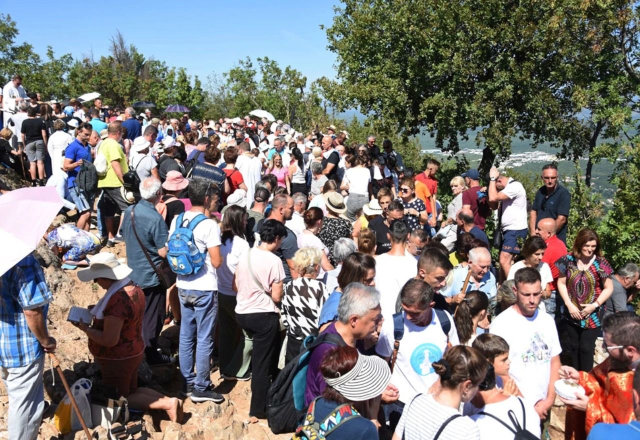 FOTO | Stotine vjernika slavile svetu misu na Križevcu