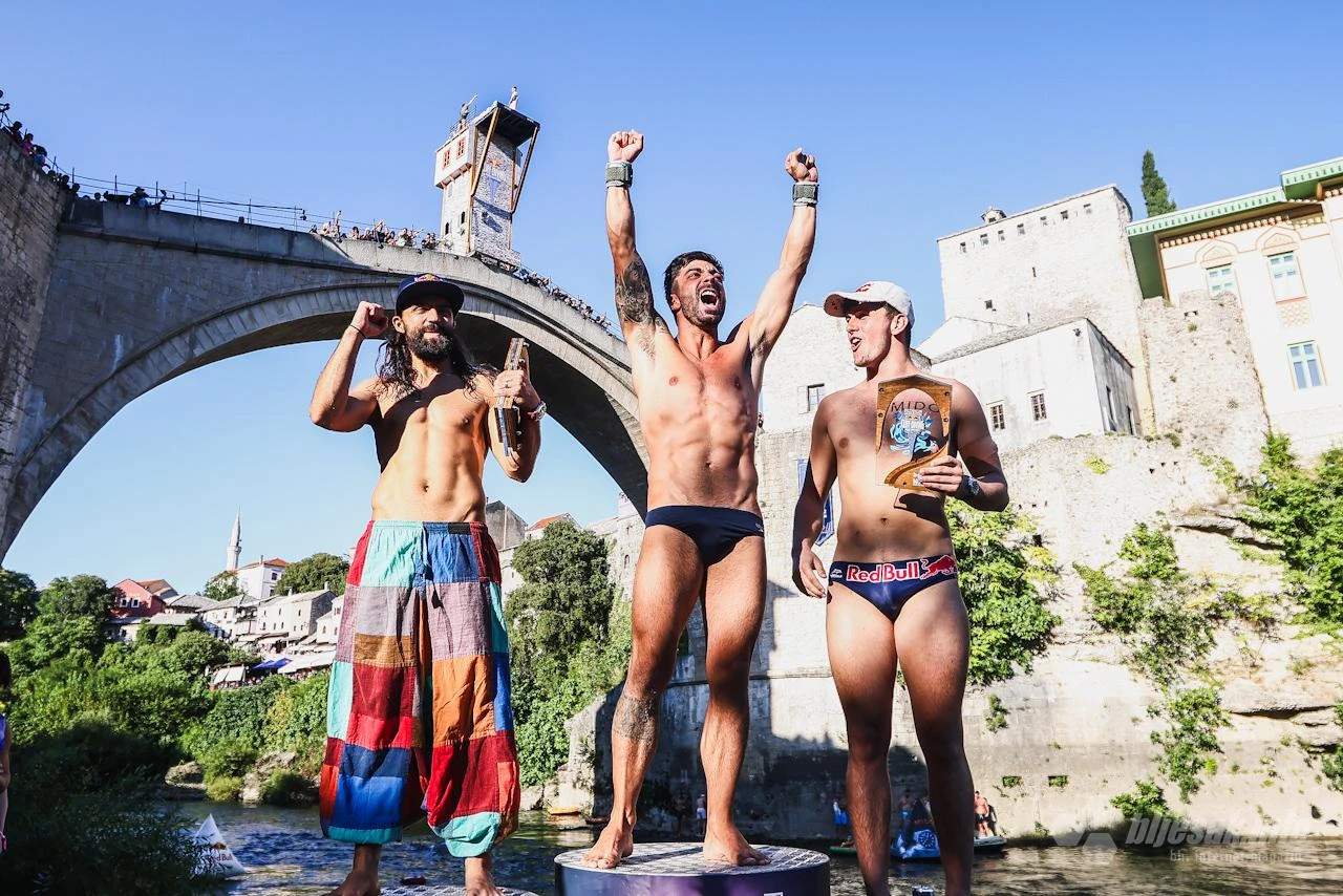 Red Bull Cliff Diving: Carlos Gimeno i Molly Carlson pobjednici skokova